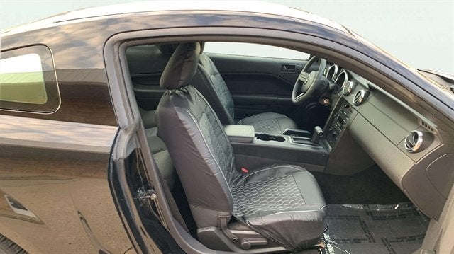 2005 Ford Mustang Deluxe