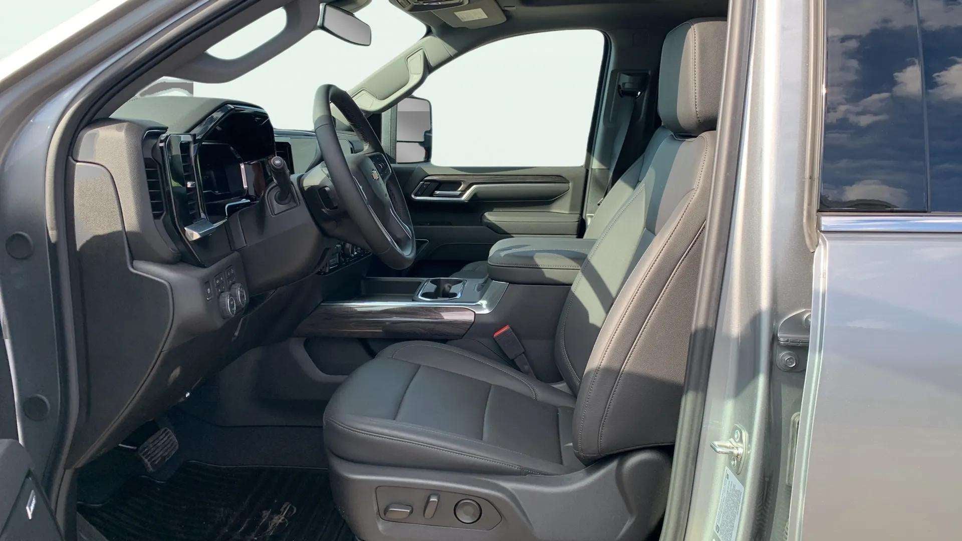 2025 Chevrolet Silverado 3500 HD LTZ