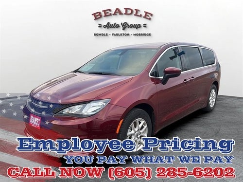 2022 Chrysler Voyager LX