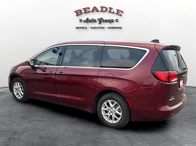 2022 Chrysler Voyager LX